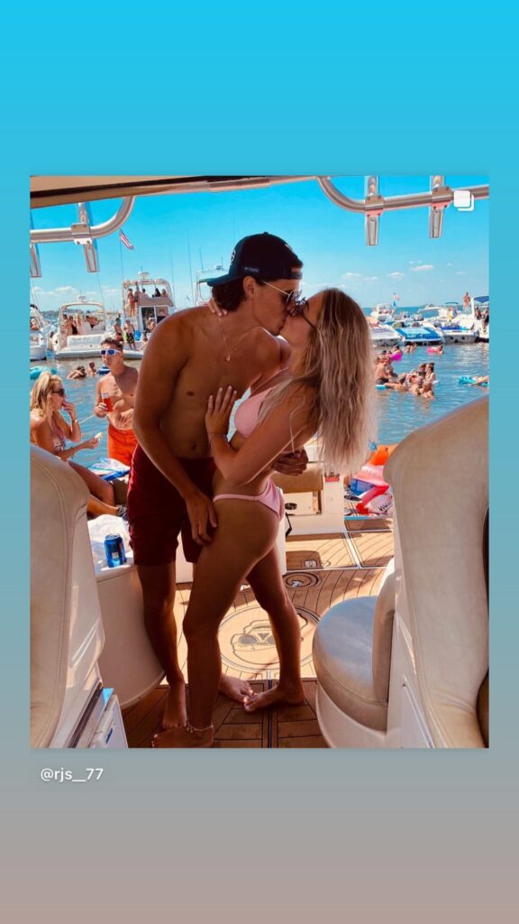 https://www.instagram.com/stories/highlights/17876228902768017/