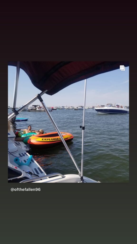 https://www.instagram.com/stories/highlights/17876228902768017/