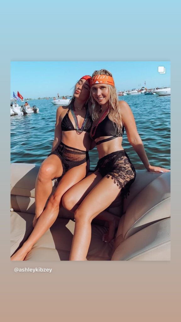 https://www.instagram.com/stories/highlights/17876228902768017/