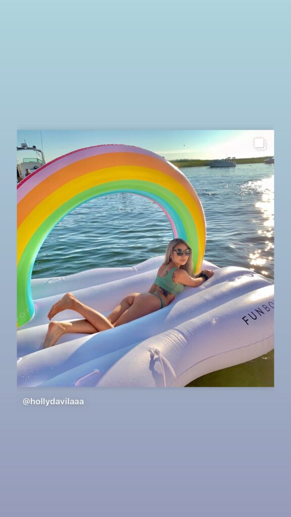 https://www.instagram.com/stories/highlights/17876228902768017/