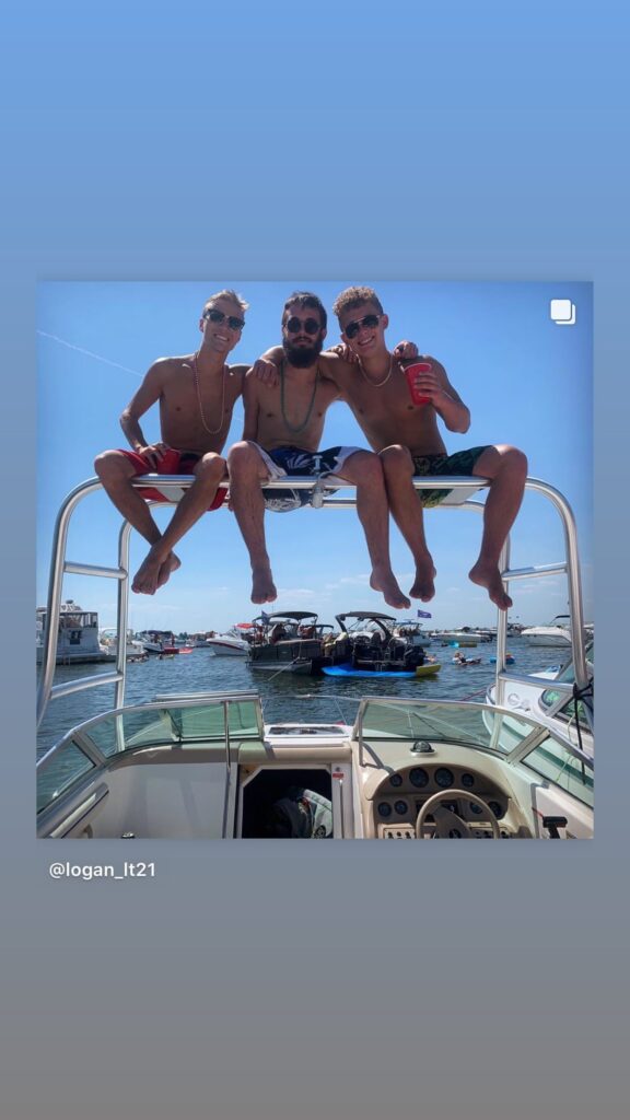 https://www.instagram.com/stories/highlights/17876228902768017/