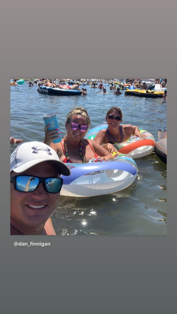 https://www.instagram.com/stories/highlights/17876228902768017/