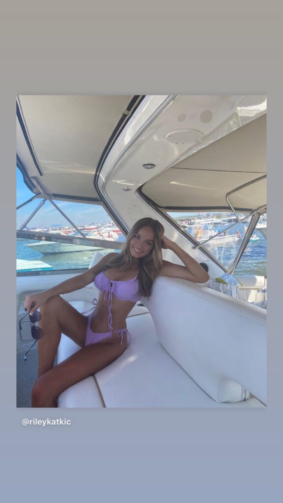 https://www.instagram.com/stories/highlights/18059870098243277/