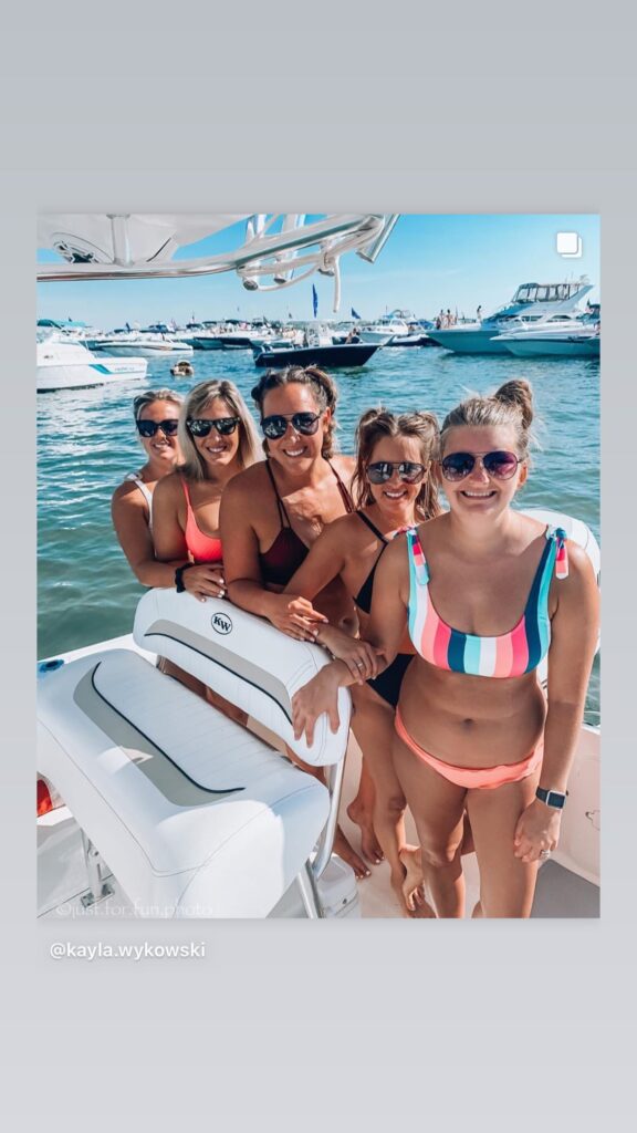 https://www.instagram.com/stories/highlights/17876228902768017/