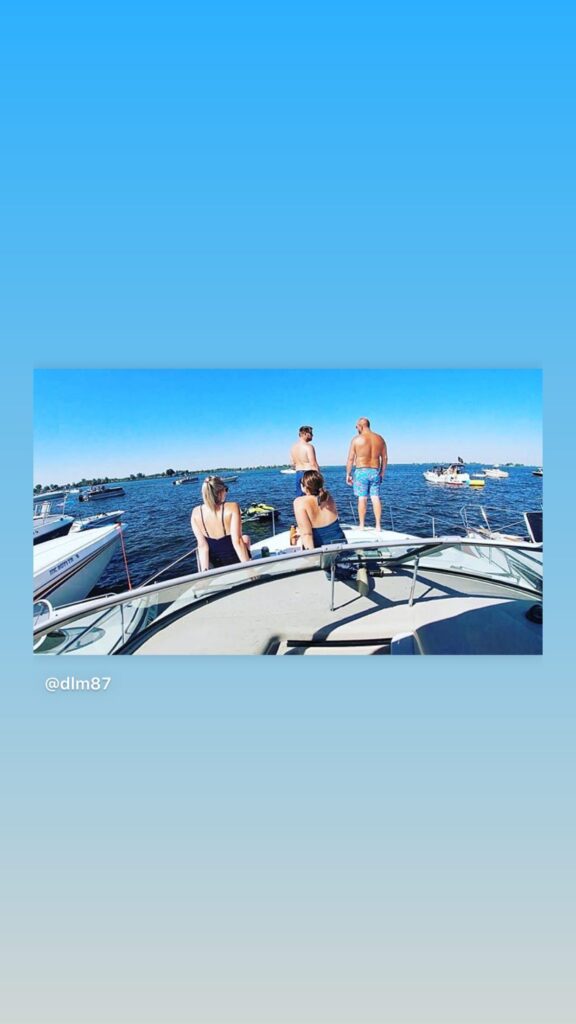 https://www.instagram.com/stories/highlights/17876228902768017/