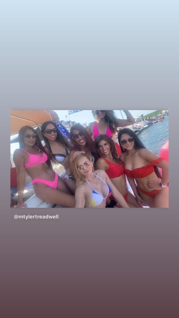 https://www.instagram.com/stories/highlights/17883011695724049/