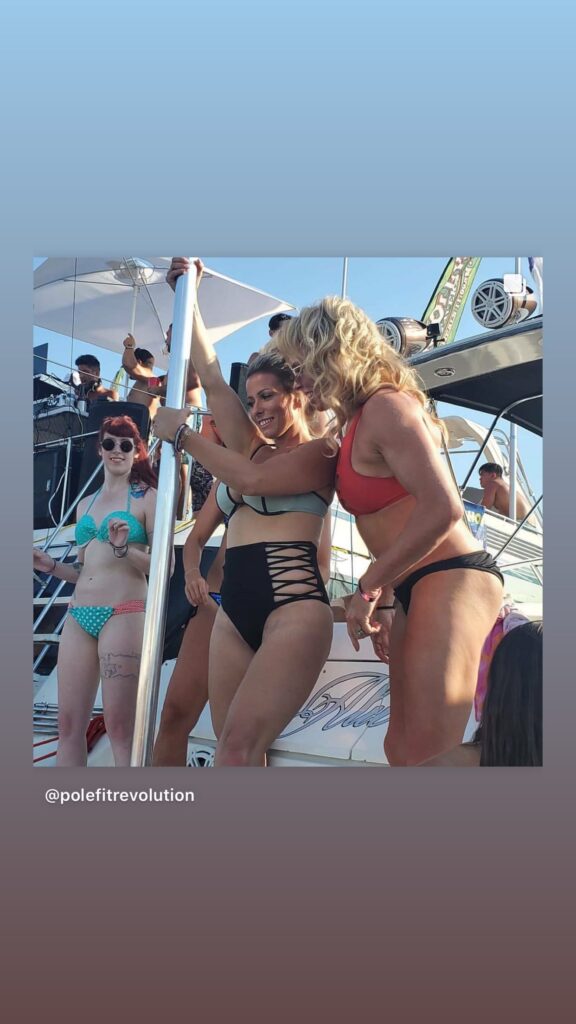 https://www.instagram.com/stories/highlights/17883011695724049/