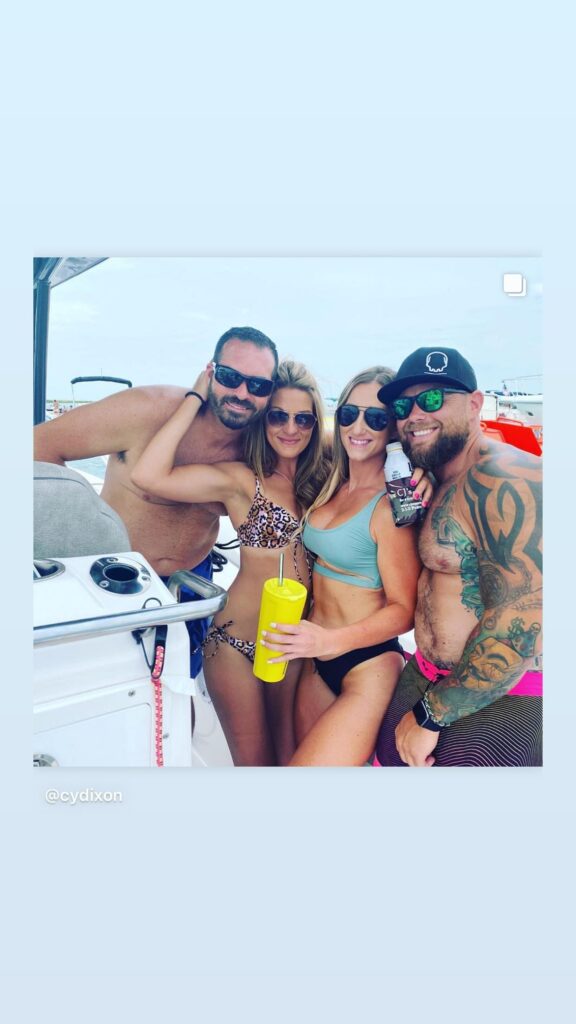 https://www.instagram.com/stories/highlights/17883011695724049/