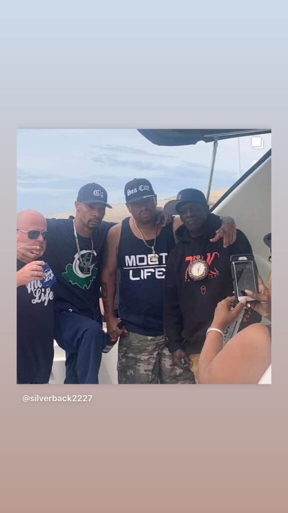 https://www.instagram.com/stories/highlights/17883011695724049/
