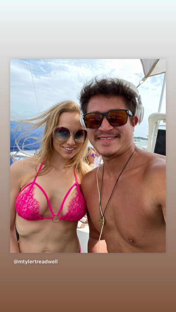 https://www.instagram.com/stories/highlights/17848280639234527/