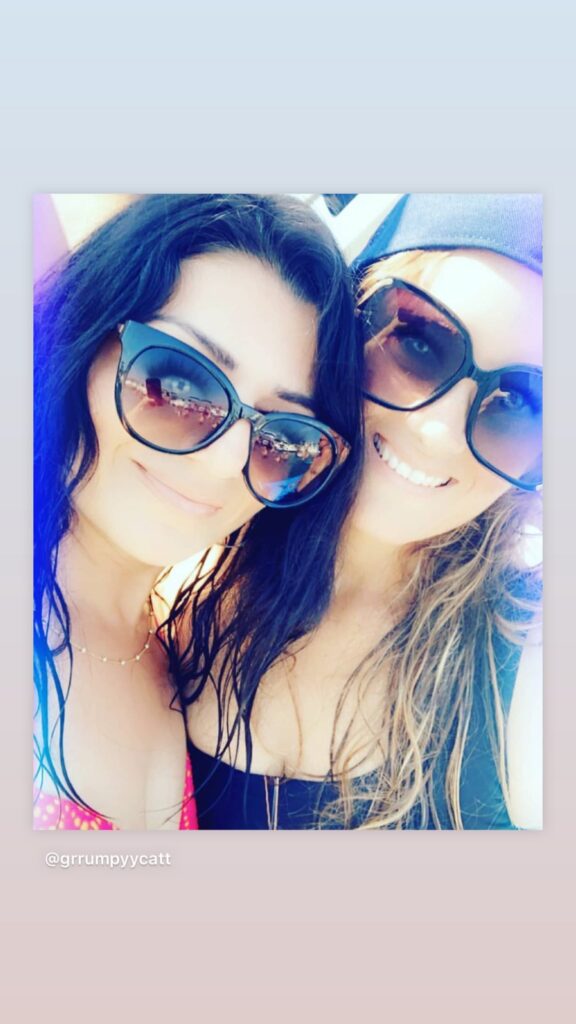 https://www.instagram.com/stories/highlights/17869648246940995/