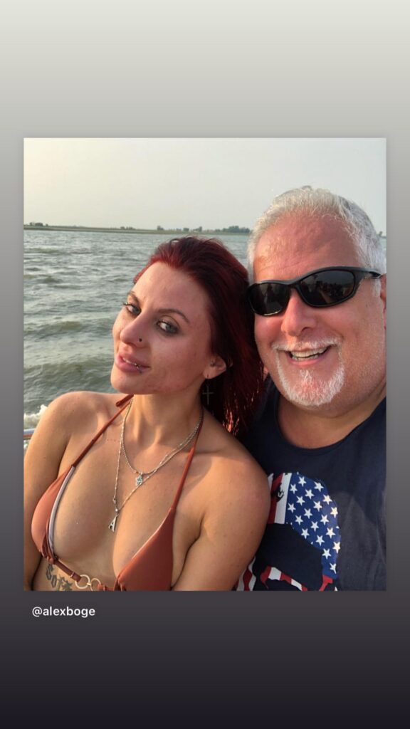 https://www.instagram.com/stories/highlights/18123008278215621/