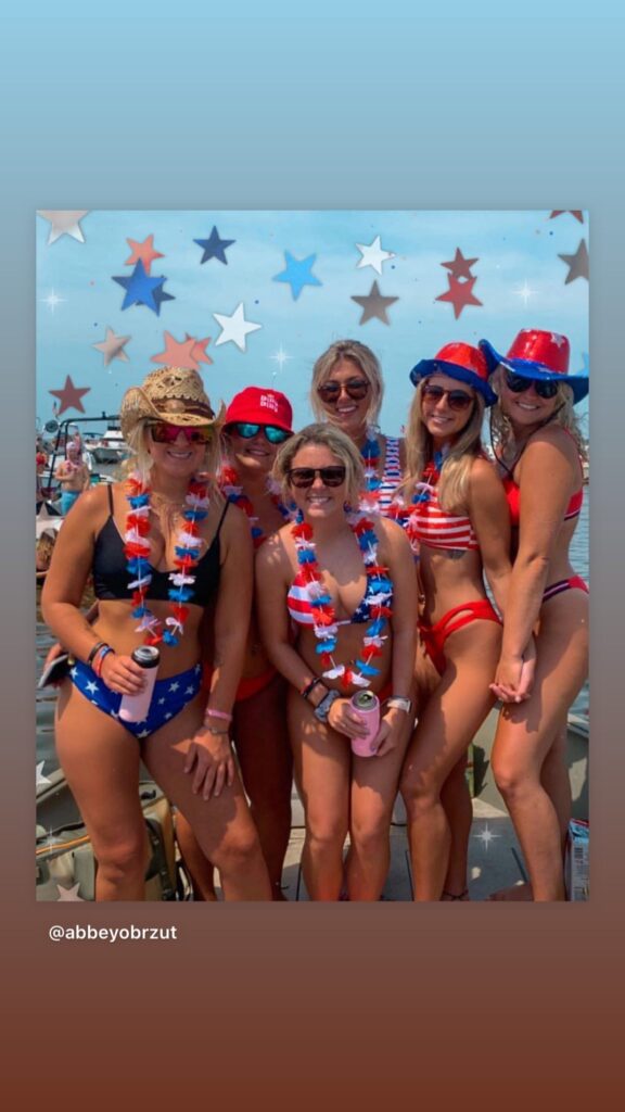https://www.instagram.com/stories/highlights/17883011695724049/