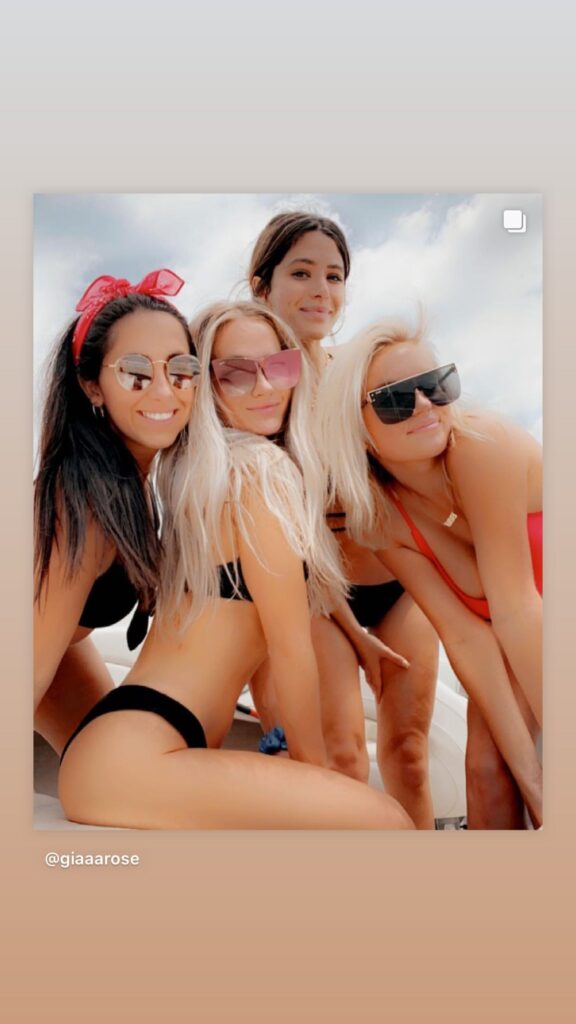https://www.instagram.com/stories/highlights/17883011695724049/
