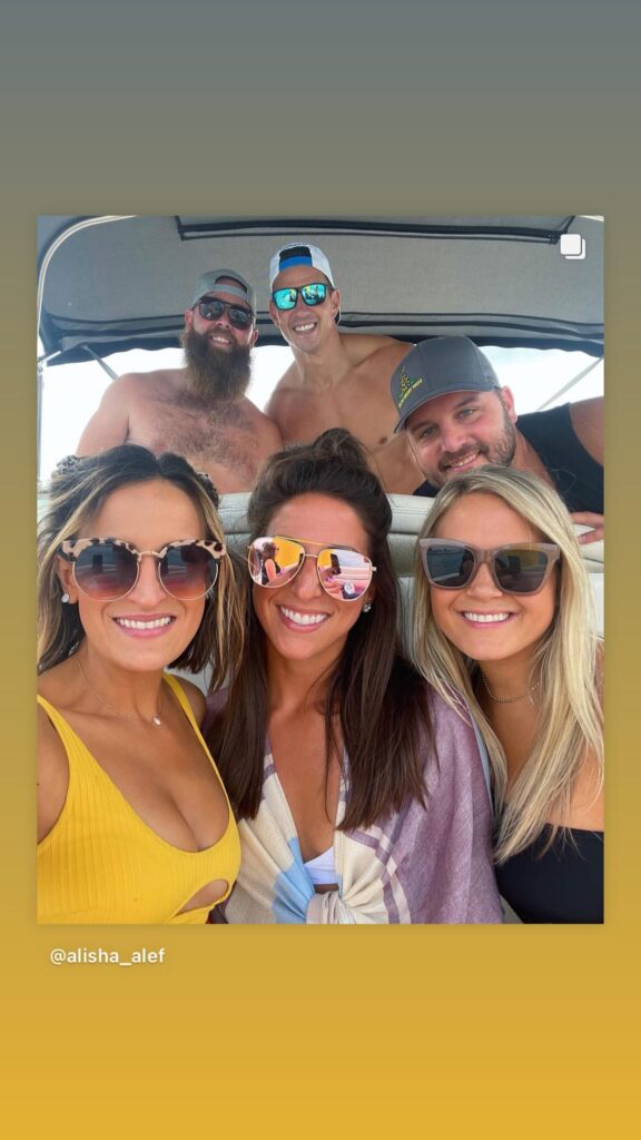 https://www.instagram.com/stories/highlights/17883011695724049/