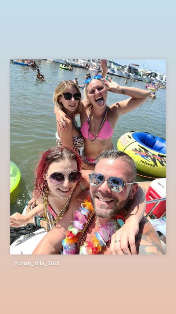 https://www.instagram.com/stories/highlights/17943576637513445/