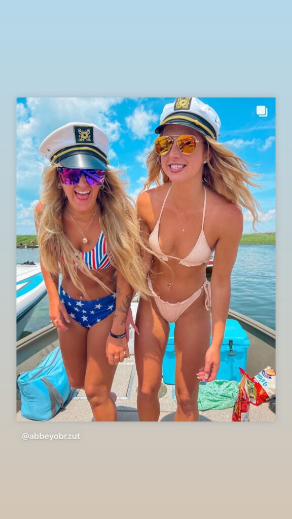 https://www.instagram.com/stories/highlights/17967370627708144/