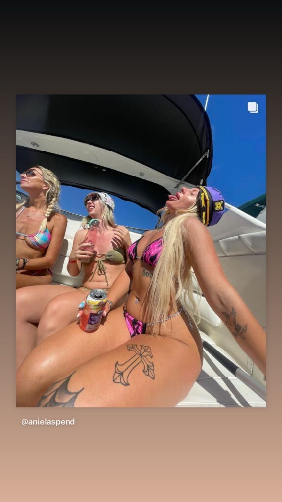 https://www.instagram.com/stories/highlights/17936448620185645/