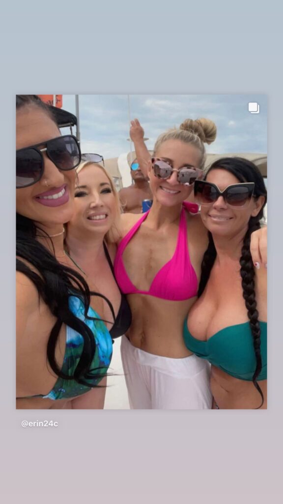 https://www.instagram.com/stories/highlights/17982445972602803/